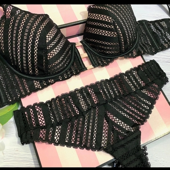 V.S.-Luxe Sexy Lined Plunge Lightly Padded Lace Bra & Matching Panty-32DD/M & XS - Picture 2 of 4